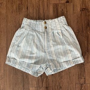 American Eagle stretchy button up shorts. Size 00.